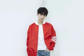 开云官网在线-女子仰泳新秀异军突起，女子仰泳运动员