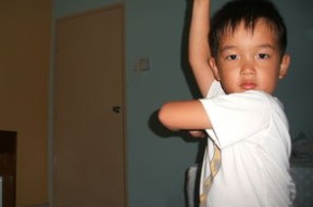 开云体育全站-中国跳水队员赛前训练意外受伤，中国跳水队出征视频